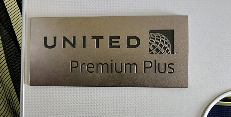 United Airlines Premium Plus – London to Chicago