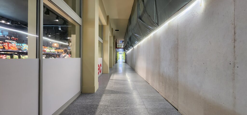 Long hallway to get to the customs office for the VAR Fefund